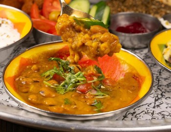 Which spices to use to prepare lentil dahl?